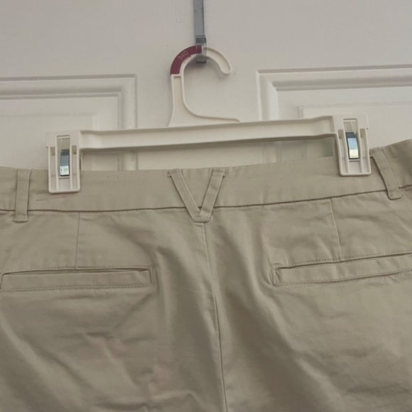 Khakis by Gap Boyfriend  Roll Up Shorts - Picture 2 of 12